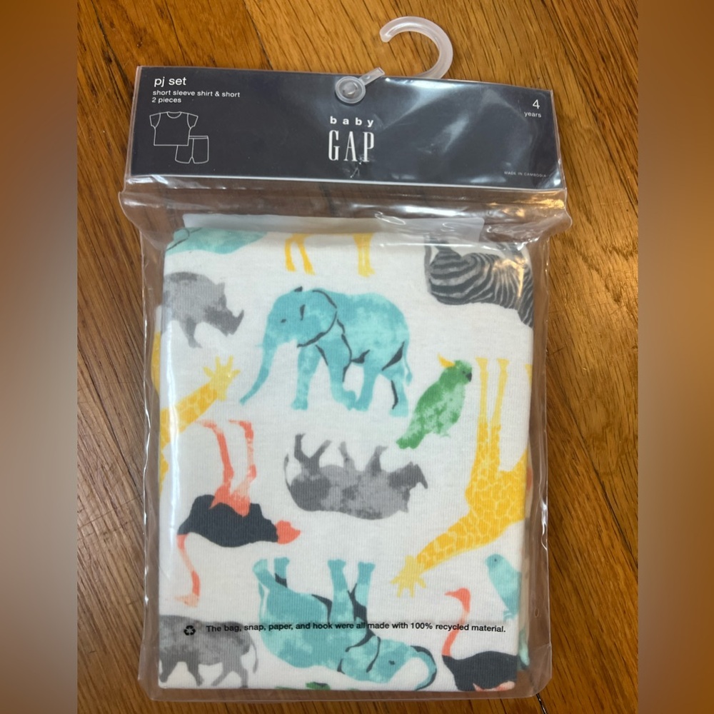 Baby gap size 4 new gap summer pajamas. Animals 🦒🦓🦏🦣🦩🦜🦎